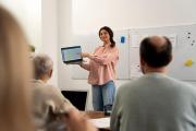 Docentes argentinos pueden formarse gratis en IA y convivencia digital con los talleres de Telecom