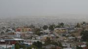 Lunes con viento fuerte y cielo mayormente nublado