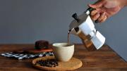 El truco con la cafetera italiana que mejorará el sabor de tu café notablemente