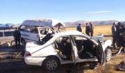 Choque mortal en la carretera: Al menos cinco vidas perdidas entre un taxi y un minibús