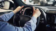 DMV de California activa nuevos requisitos para la renovación de licencias: aplica a estos conductores