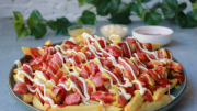 Convierte un salchipapas en un manjar de dioses: prepáralo fácil, rápido y a muy bajo costo