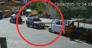 Imágenes sensibles: mujer apuñala a su pareja en plena calle en Cochabamba