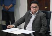 Abogado de Siles informa que el exministro fue operado y puede estar semanas internado