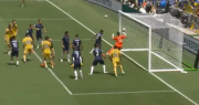 Video: el blooper del arquero del Auckland City que le dio el primer gol a Boca