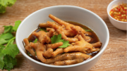 Prepara patas de pollo en salsa para fortalecer tus huesos; receta sencilla y a muy bajo costo