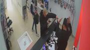 Violento robo a local de venta de celulares que llevaba abierto una semana