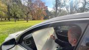 Roberto Tabbush invita a viajar entre sus “Recuerdos de la selva y de árboles amarillos”