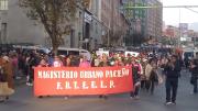 Maestros y maestras marcharon por las calles de La Paz, exigiendo al Gobierno soluciones a la crisis económica