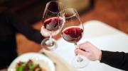 Por qué se debe evitar tomar alcohol antes de irse a dormir