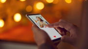 Un alemán conoció a una chica por Tinder y la mujer le robó y le prendió fuego la casa