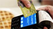 Podrías perder una fortuna: el grave error que cometemos al pagar con tarjeta en un restaurante