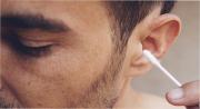 La cera del oído podría ser clave para detectar el Parkinson de forma temprana