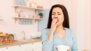 ¿Mal aliento al despertar en la mañana? Aquí tienes 5 soluciones milagrosas contra la halitosis matutina
