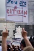 La Corte Suprema permite que Trump restrinja la ciudadanía por nacimiento