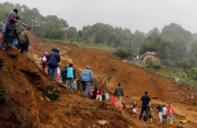 Colombia: crecida de río ocasionó derrumbes, desaparecidos y fallecidos en Medellín