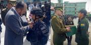 Reconocen a policías que desbloquearon carreteras