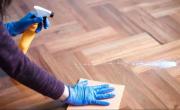 Pisos de madera relucientes: cómo limpiarlos en cuatro pasos rápidos