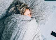 ¿Se puede aprender mientras dormimos? Lo que dice la ciencia sobre el sueño y la memoria