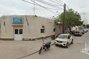 Audaz ladrón le robó la moto a un policía desde la vereda de la Comisaría 4ª