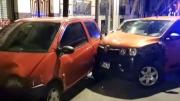 Imprudencia al volante en Balvanera: cruzó en rojo y chocó autos estacionados
