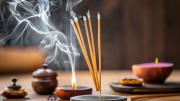 Por qué el Feng Shui recomienda usar incienso de sándalo