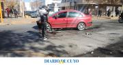 Aparatoso choque entre dos vehículos en un transitado cruce céntrico