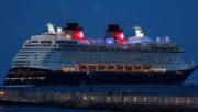 Milagroso rescate en altamar: niña cae al océano desde un crucero y su padre se lanza tras ella