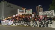 Masiva marcha de antorchas en la Universidad Nacional de Lanús