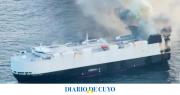 Se hundió un barco con más de 3.000 autos en el Océano Pacífico