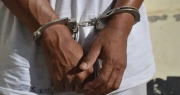 Detuvieron a un ladrón tras robar en dos casas de un mismo barrio saltando medianeras