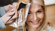 Estos son los mejores colores de tinte para canas: no exigen mantenimiento y reducen el aspecto de las arrugas