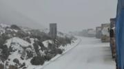 LA NIEVE DEJA VARADOS A MÁS 2.000 CAMIONES EN TAMBO QUEMADO, FRONTERA CON CHILE