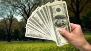 El dólar blue y oficial cerraron junio “empatados” en $1.215, tras un sube y baja semestral