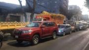La Paz arranca su mes aniversario con filas por combustible en los surtidores