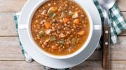 Qué alimentos no pueden faltar en una sopa para protegerse de la gripe