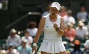 Krejcikova supera algunas dificultades y vence a debutante Eala para avanzar en Wimbledon
