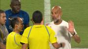Así explotó de bronca Pep Guardiola cuando el arbitro no sancionó una falta a favor del Manchester City
