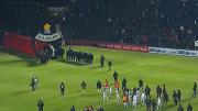 Caos en Colón vs Mitre (SdE): los graves incidentes entre hinchas, jugadores y la policía llevaron a suspender el partido