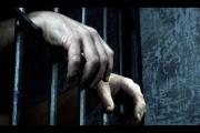 Fue aprehendido por aplicar una brutal golpiza a su pareja y dañar varios bienes