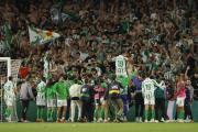 La UEFA sanciona al Betis y a la Fiorentina por los incidentes en Florencia