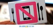 Bill Gates advierte que abusar del celular perjudica la comunicación en la familia