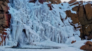 Las maravillosas cascadas congeladas de Neuquén: esculturas naturales de la ola polar