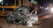 Aparatoso accidente: Un trufi choca por alcance un camión que transportaba caña