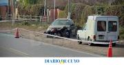 Un policía sufrió graves heridas al chocar en moto contra un auto