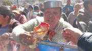 Protestas en La Paz por la crisis económica: Familias se alimentan con pellejo de pollo y grasa de res