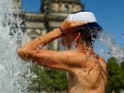 De la ola polar en Argentina al infierno de Europa: en un bar de París el termómetro marcó más de 63 grados