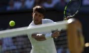 Carlos Alcaraz avanza sin sobresaltos en un Wimbledon tras vencer a Oliver Tarvet