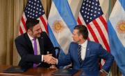 En el Pentágono, Petri firmó un acuerdo con EEUU por vehículos de combate