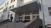Hay matrimonios con hijos durmiendo en el Hospital